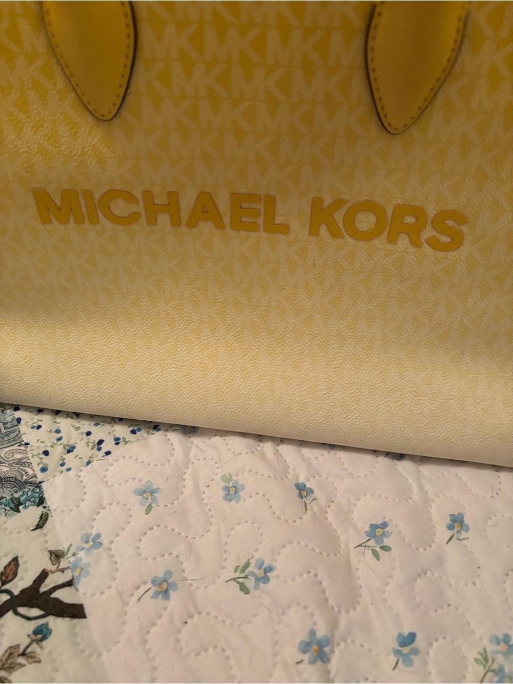 Michael Kors authentic ombre Yellow Trim Canvas Tote - Picture 3 of 16